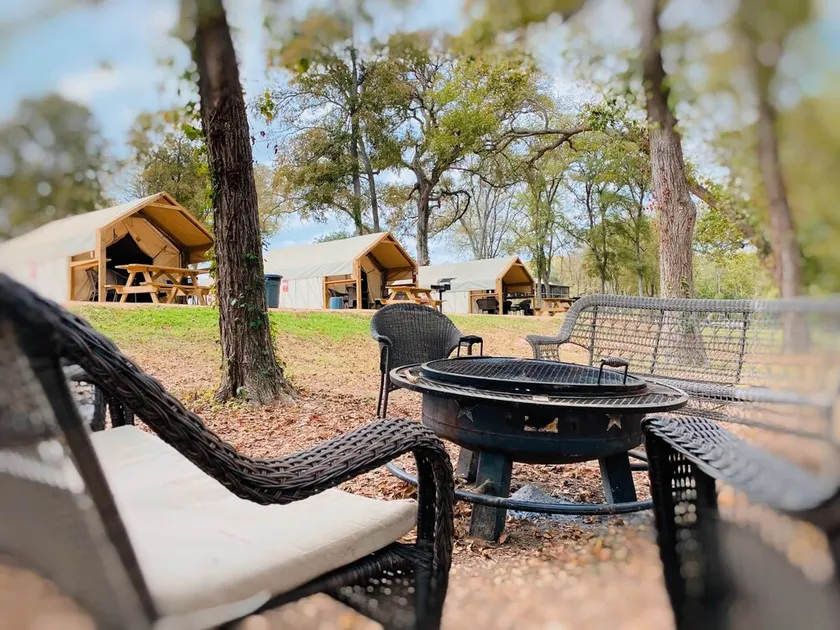 #39 Son's River Ranch - Glamping Cabin w/ 2 Queen Beds - Image 1