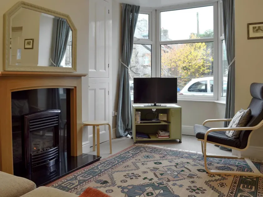 2-Bed Cottage in Buxton - Image 1