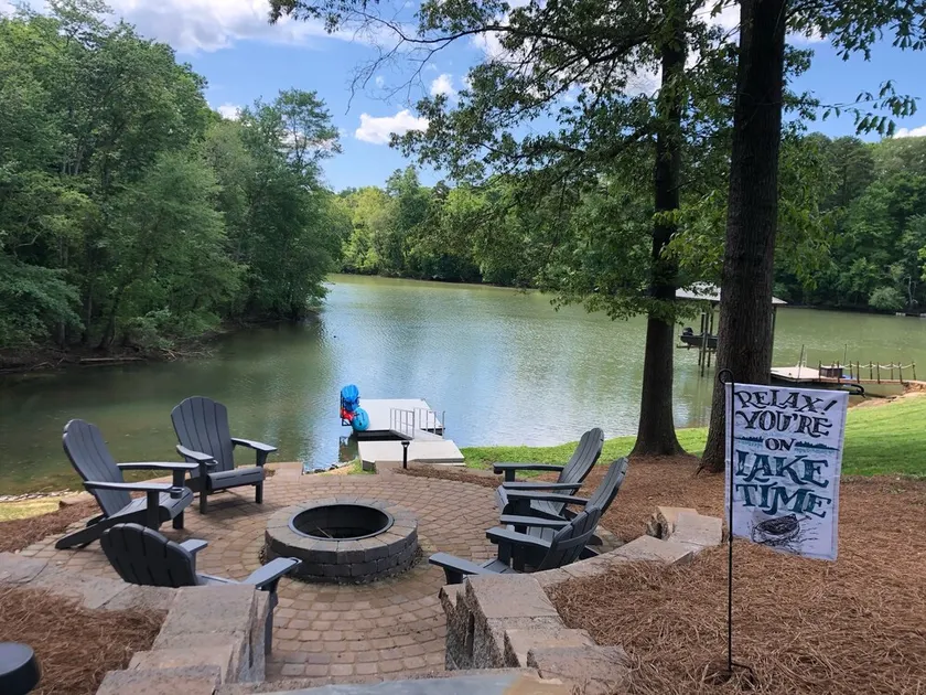 Lakefront- Stay, Soak, Paddle, Play & Relax! On Lake Lookout in Catawba, NC - Image 1