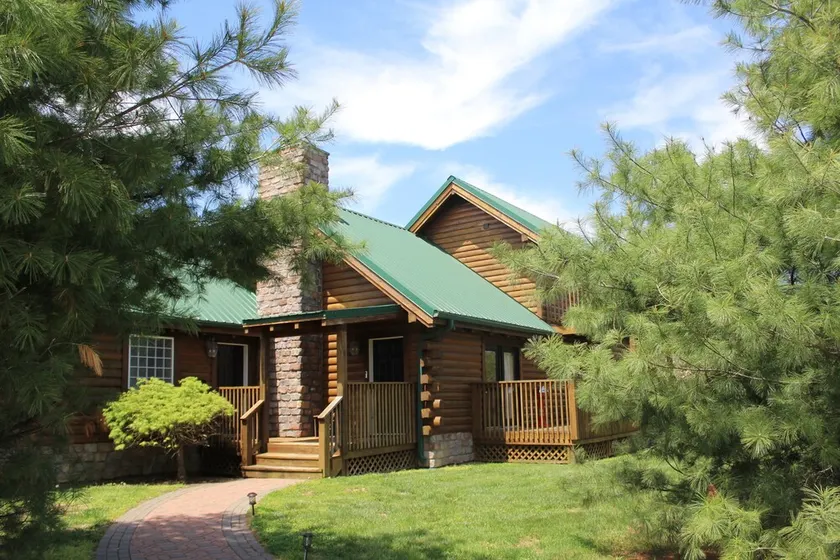 Lone Jack Cabin - Studio Suite - Image 1