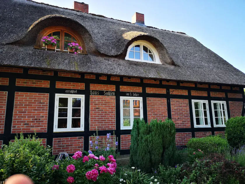 Romantische Reetgedeckte Bauernhaushälfte in Alt Rehse - Image 1