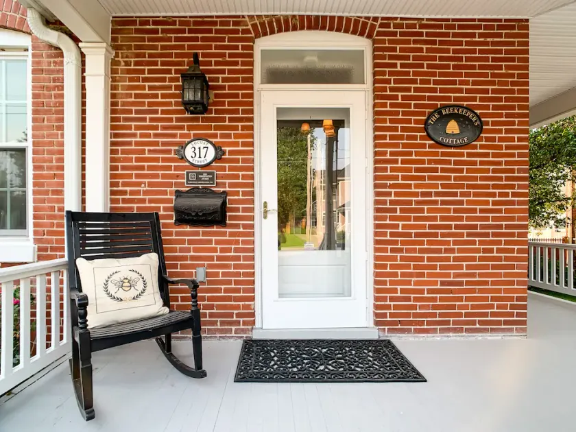 Beekeeper's Cottage - Hot Tub, Heated Pool, Dog-friendly, Downtown - Image 1