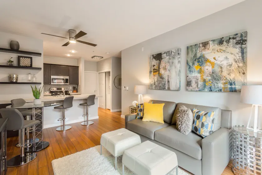 Modern 1 BR Quiet Condo i Seattle centrum, pool, träningsrum, gratis parkering - Image 1