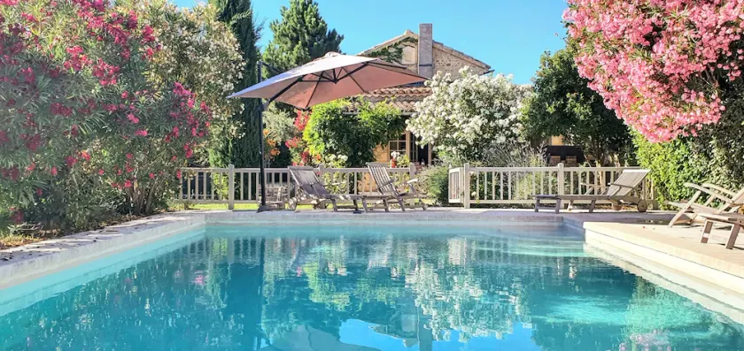 Mas vid foten av Dentelles de Montmirail, uppvärmd pool från april till oktober - Image 1