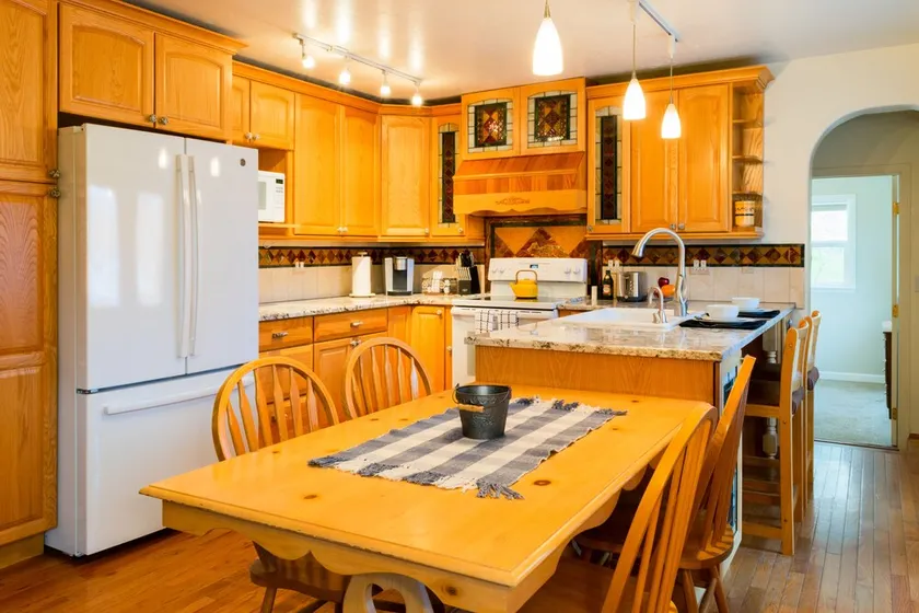 Charming 2 bedroom 2 bathroom home with jetted tub! - Image 1