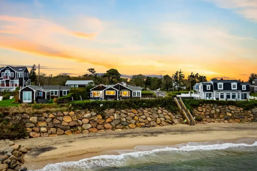 Charmerende Cape Cod Beach Front Bungalow - Image 1