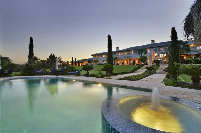 Lake Travis * 16 000 kvm. Med. Waterfront Luxury 12+ Acre Estate med pensionat - Image 1