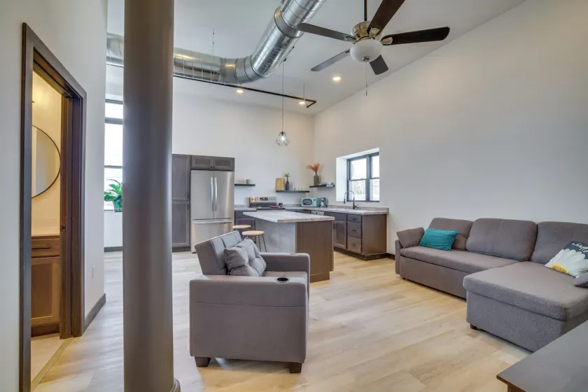 Modern, Open-concept Apartment: Downtown Cashton! - Image 1