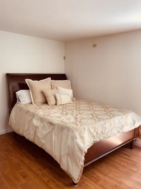 Sweet roomy studio with patio and grassy area for your fur buddy! - Image 1