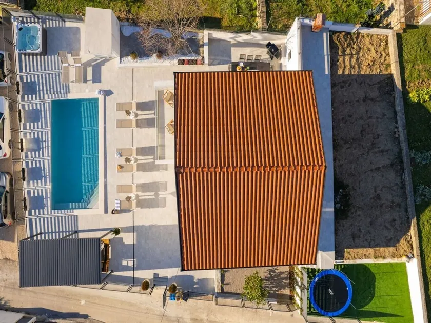 Family Holiday Home in Tugare - Image 1