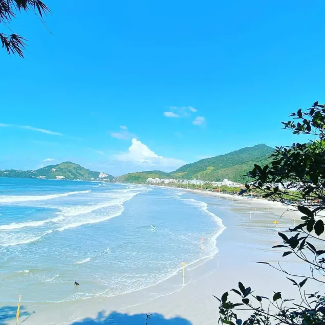 Casa Espaçosa com 2 Dormitório, Mobiliada, Cozinha Completa a 700 mts da Praia - Image 1