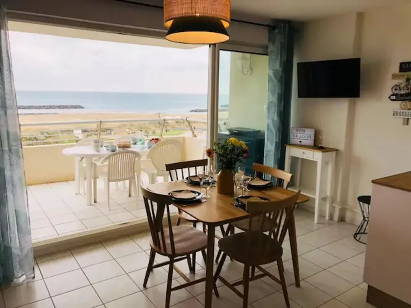 Charming T2 with exceptional sea view - Image 1
