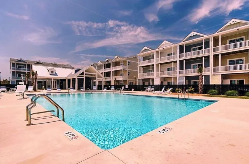 Modern townhome with elevator!  -  5 min walk to the beach - Image 1
