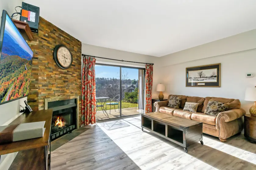 Wren 102 | Fireplace, Restaurant, Pool, Spa - Image 1