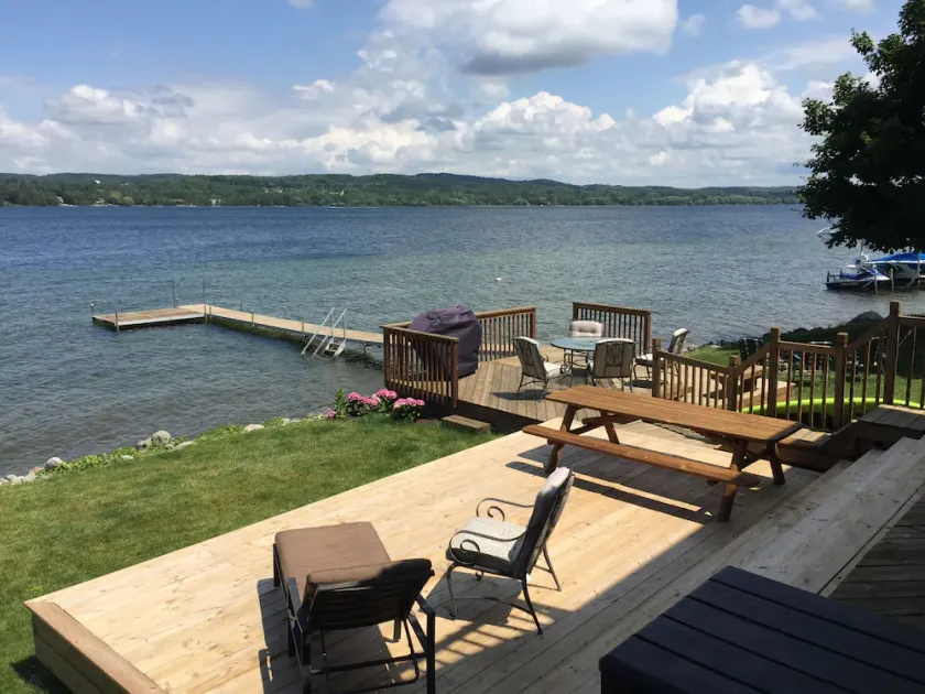 Smukke sø Charlevoix Lakefront Getaway!  Legetøj, kajakker og alt hvad du har brug for! - Image 1