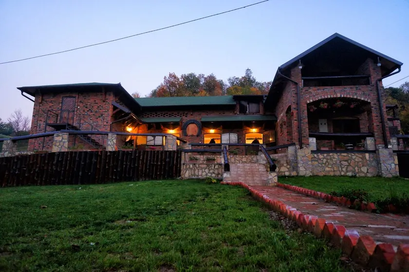 Horse riding ranch with a hotel and apartment accommodation - Image 1