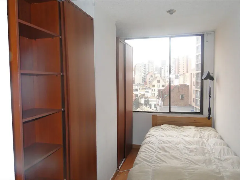 CASA AMOBLADA DE 3 PISOS, 2 BAÑOS, 4 HABITACIONES, - Image 1
