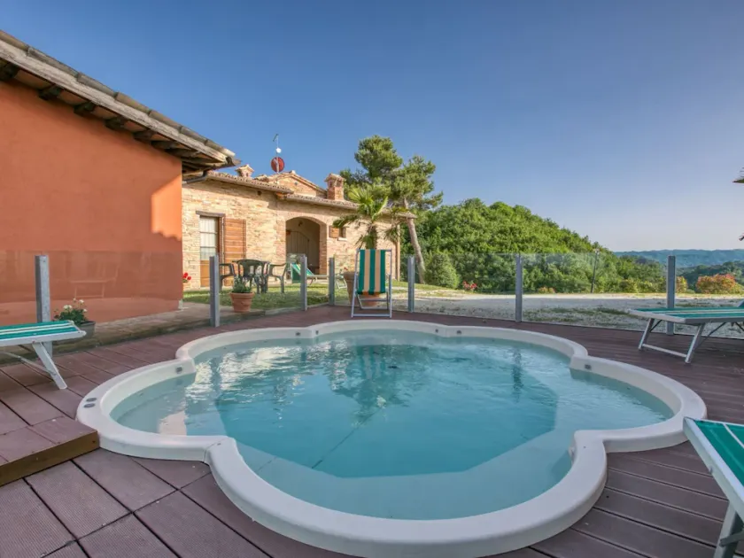 Flat on a farm with swimming pool and many activities - Image 1