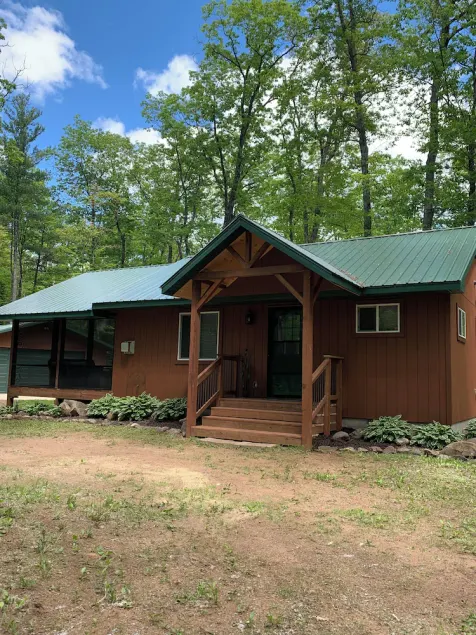 Modern Cabin located between Grindstone and Lac Courte Oreilles - Image 1