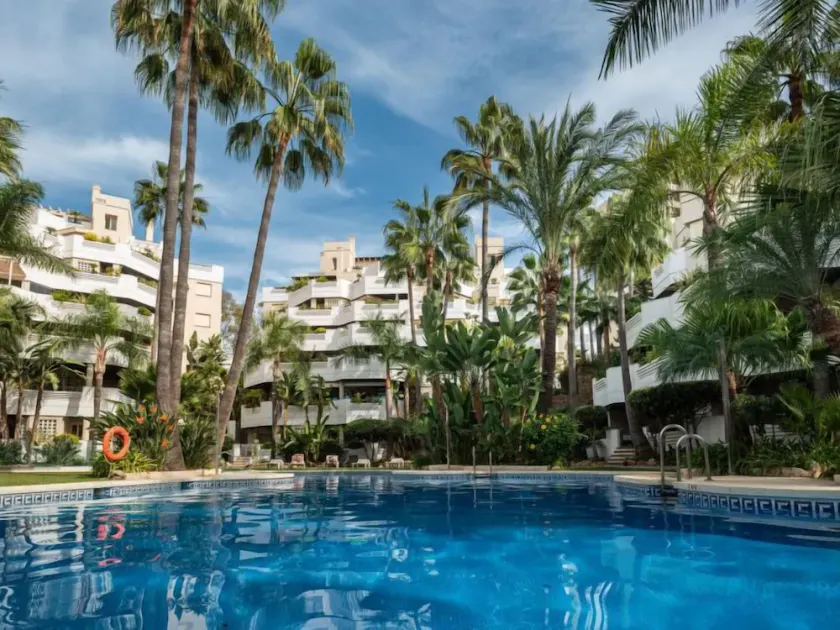 Fuente Aloha Apartment - Image 1