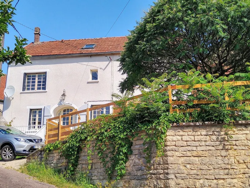 ** NEU ** Erhöhtes Dorfhaus mit stilvollem Interieur und atemberaubender Aussicht. - Image 1