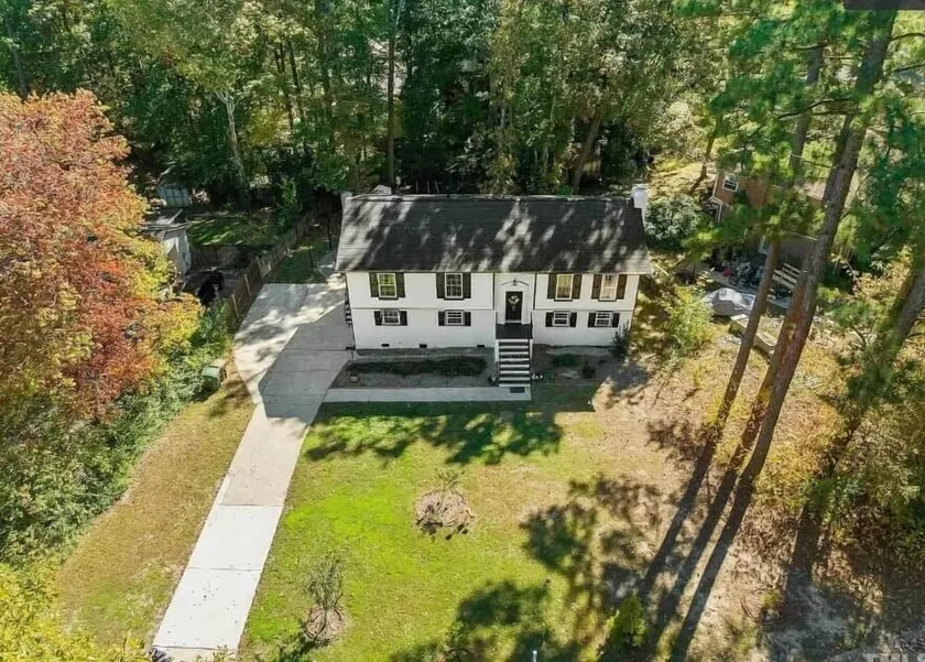 Modern 4BR Home with Game Room & Outdoor Firepit - Image 1