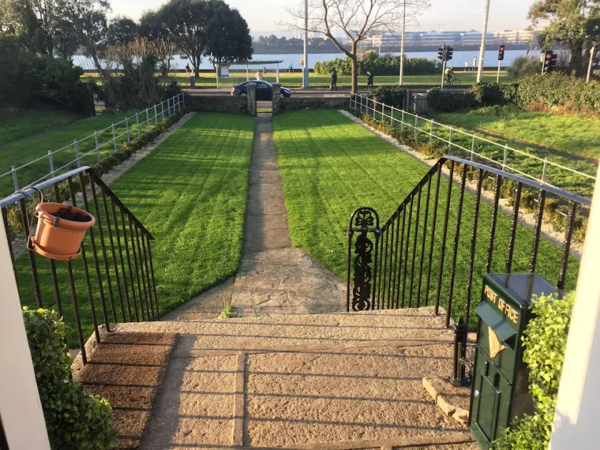 Clontarf Seafront Luxury - Image 1