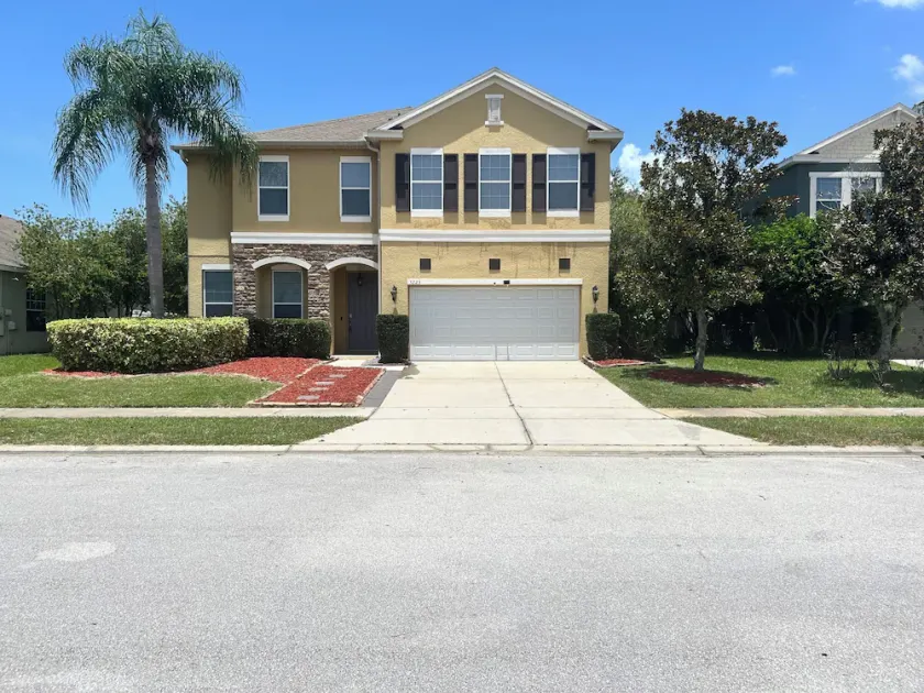Prepared to be impressed! Welcome home! 7 bedroom 4 bathroom with HEATED pool! - Image 1