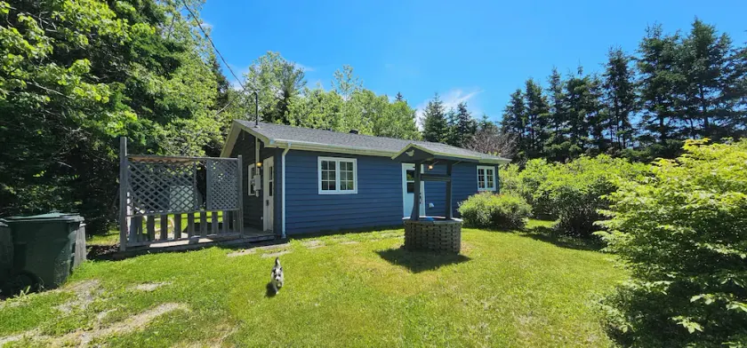 Quiet, peaceful, private country home with a large yard - Image 1