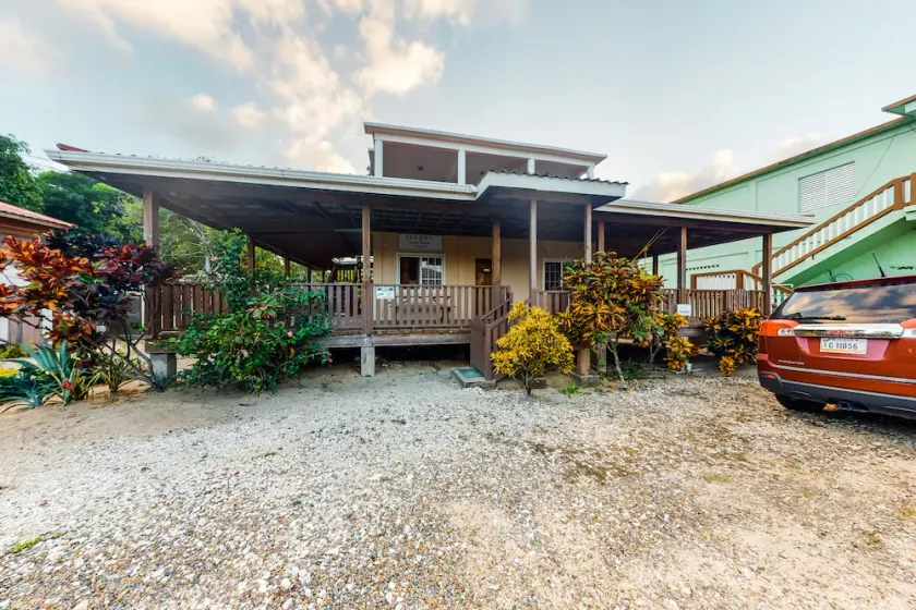 Two studios w/ ocean views, deck, partial AC & free WiFi - close to the beach - Image 1