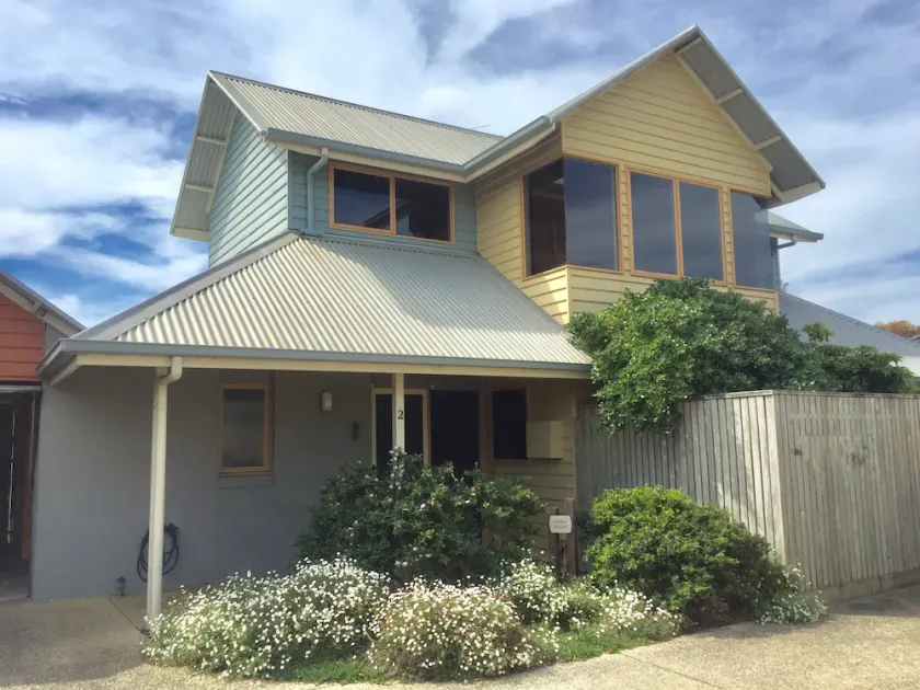 GABLE GROVE-THE PERFECT SEA SIDE RETREAT. - Image 1