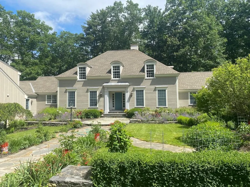 Spacious Kennebunkport River property, family/pet friendly, 2 miles to beaches - Image 1