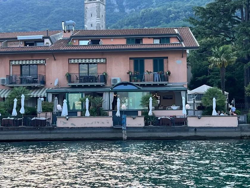 New and elegant apartment directly overlooking the lake:wonderful view - Image 1