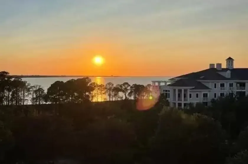 Grand Sandestin 6th floor Studio with amazing bay view - Image 1