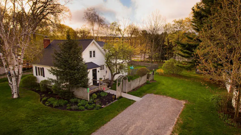 Private Cozy Cottage in Charming Walloon Lake Village - Sleeps 13! - Image 1