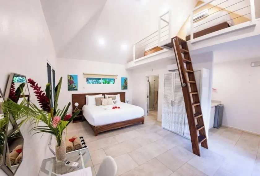 Aves Deluxe King Room & Open Loft Room Twin Beds-Kitchenette-2Pools-Yoga-Gym - Image 1