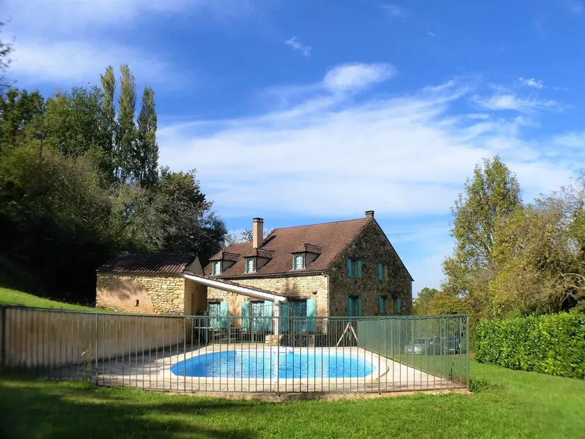 SPACIOUS STONE HOUSE AND PRIVATE POOL IDEAL FOR FAMILY AND FRIENDS - Image 1