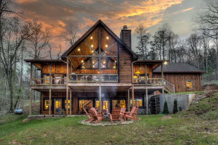 Luxury Cabin-Chic getaway w/hot tub, Gated community, River access, Easy drive - Image 1
