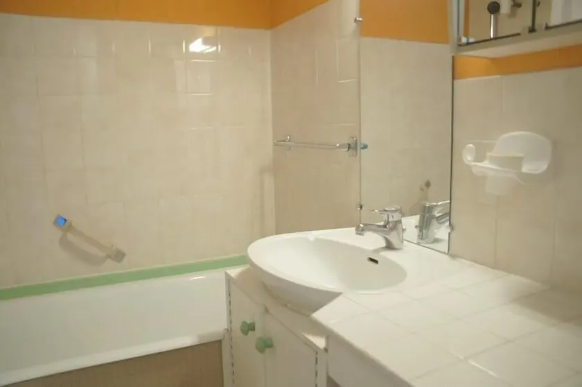 300m from ski slopes, floor -2, balcony, tv, 25m², Pra Loup - Image 1