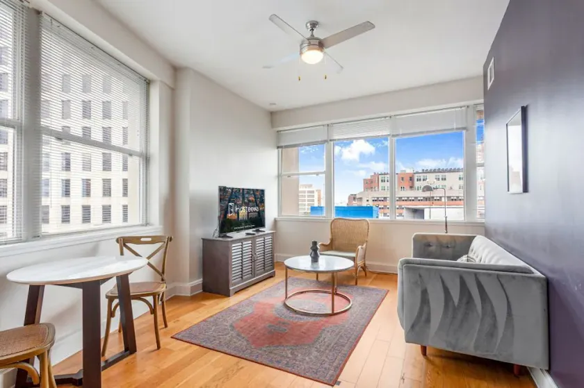 Stylish 1BR Living Space with Rooftop Pool - Image 1
