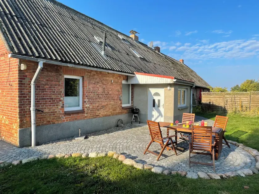 \"Haus Landgang\" for nature lovers, close to the beach, quiet, with a large garden - Image 1