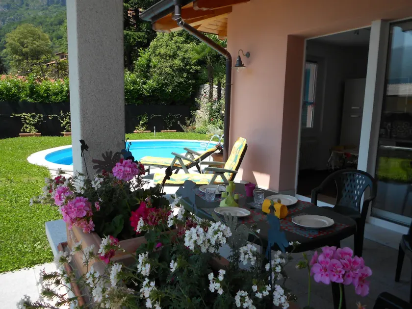 Hus med ovärderlig sjöutsikt, exklusiv pool och trädgård - Image 1