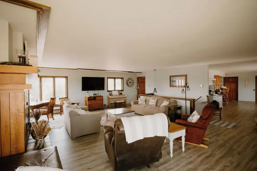 Scenic Rural Farmhouse that can sleep up to 20 - Image 1