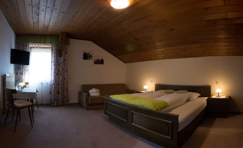 Doppelzimmer mit Zusatzbett 1 - TISCHLERHOF in Breitenbach am Inn - Image 1