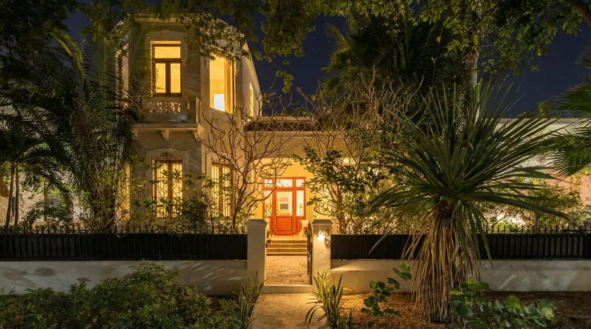 CASA TUUT the only on Paseo de Montejo with 20m pool & gym! - Image 1