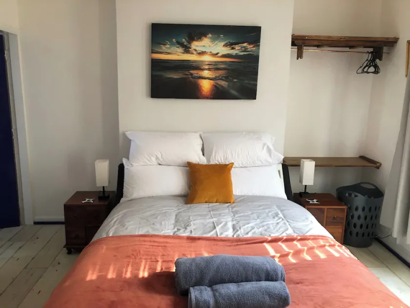 1-bed Apt, Sleeps 2, 20 Mins to Peak District - Image 1
