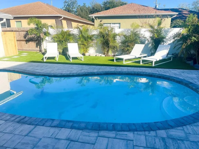 3321 W Walnut Studio · Charming 1 BR W Pool - Walk to Raymond James! - Image 1