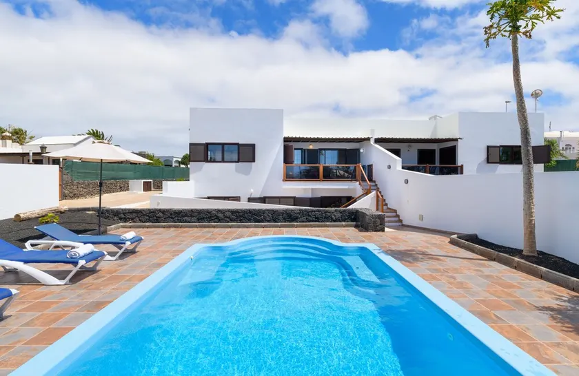 Villa Papillon is a fabulous 4 bedroom, 4 bathroom villa with seaviews. - Image 1