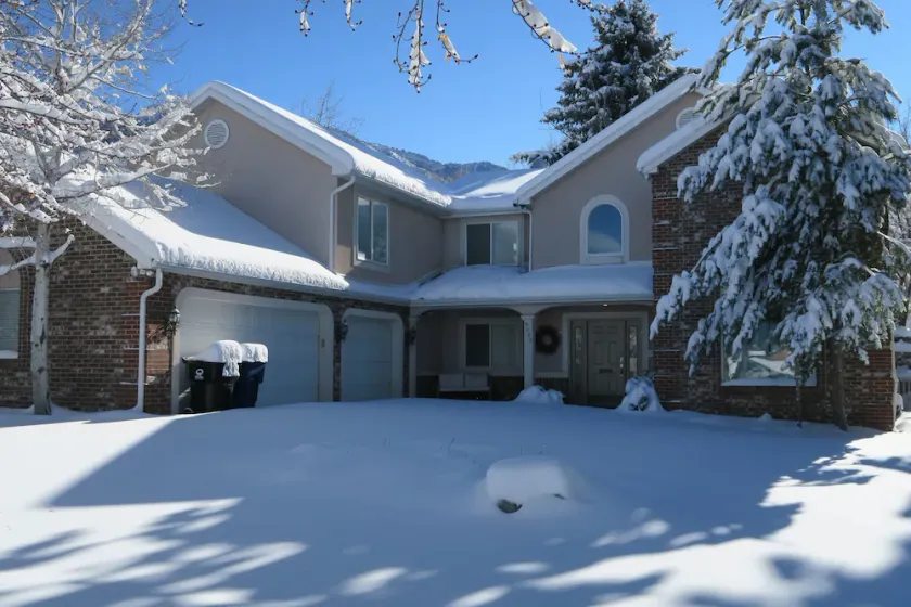 Utah Large Ski Home on access road to Alta / Snowbird- on ski bus route - Image 1