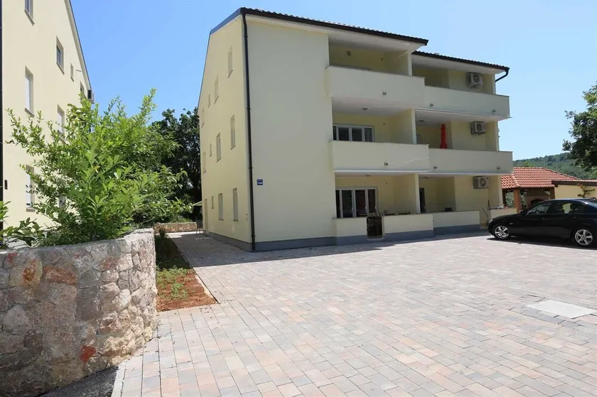 Apartment Saramandic A4 - Image 1